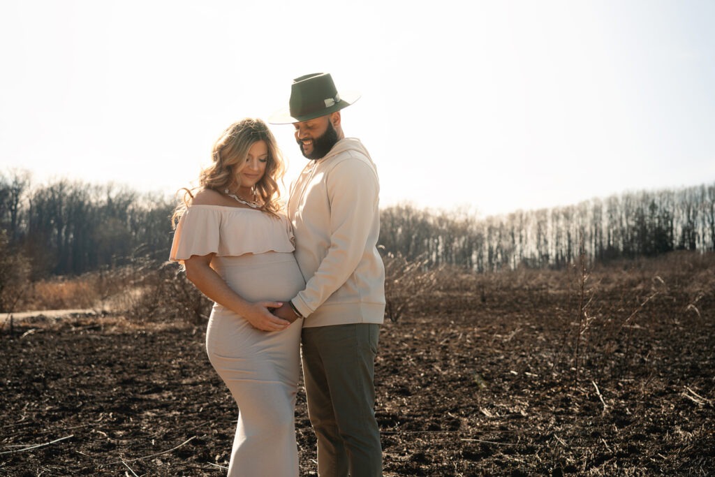 outdoor maternity session
