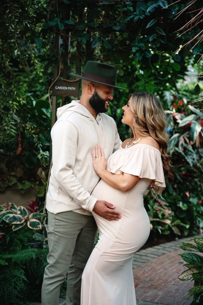 outdoor maternity session