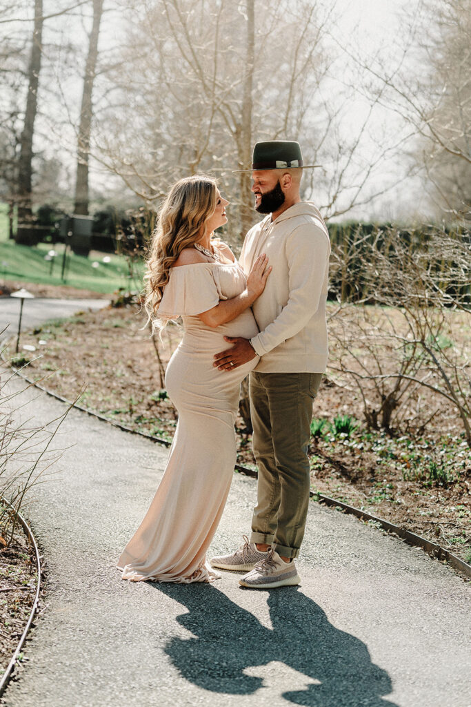 outdoor maternity session