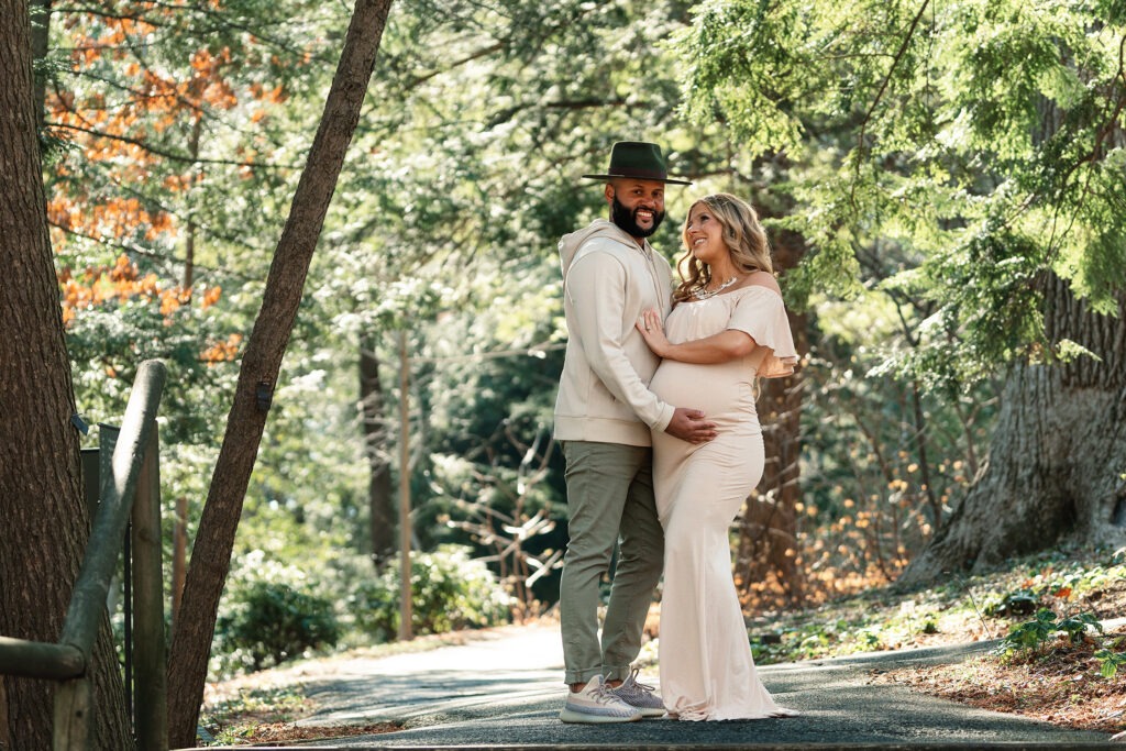 outdoor maternity session